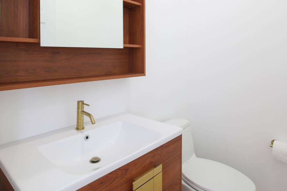 Photo of Bathroom in Eastern Malibu