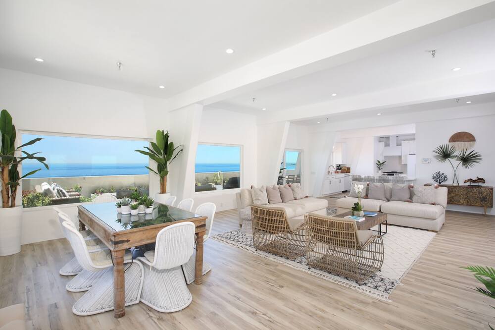 Photo of Livingroom in Eastern Malibu