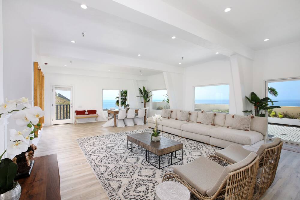 Photo of Livingroom in Eastern Malibu