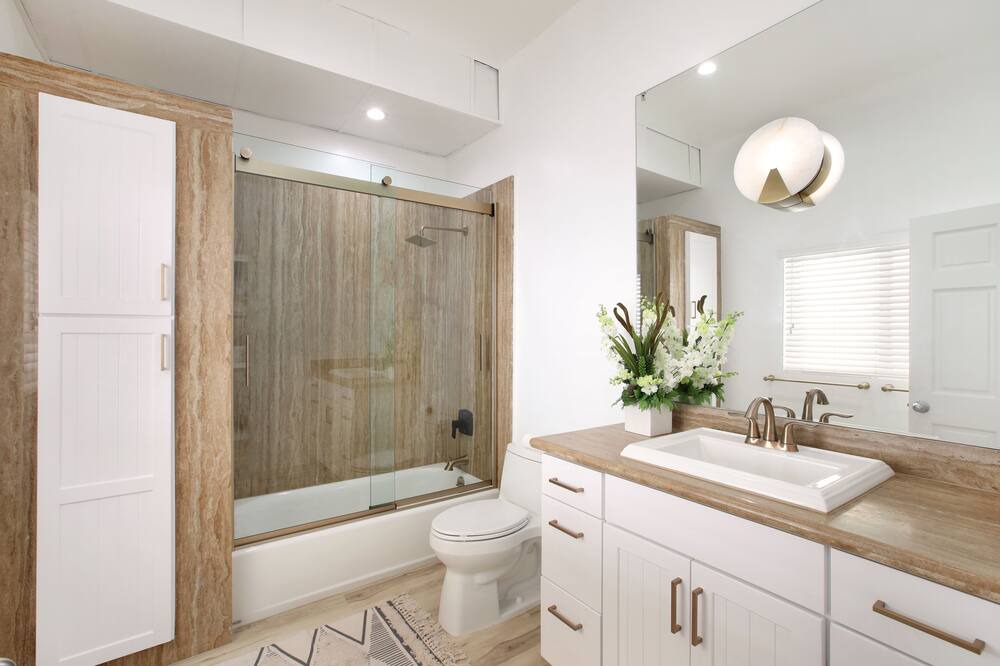 Photo of Bathroom in Eastern Malibu