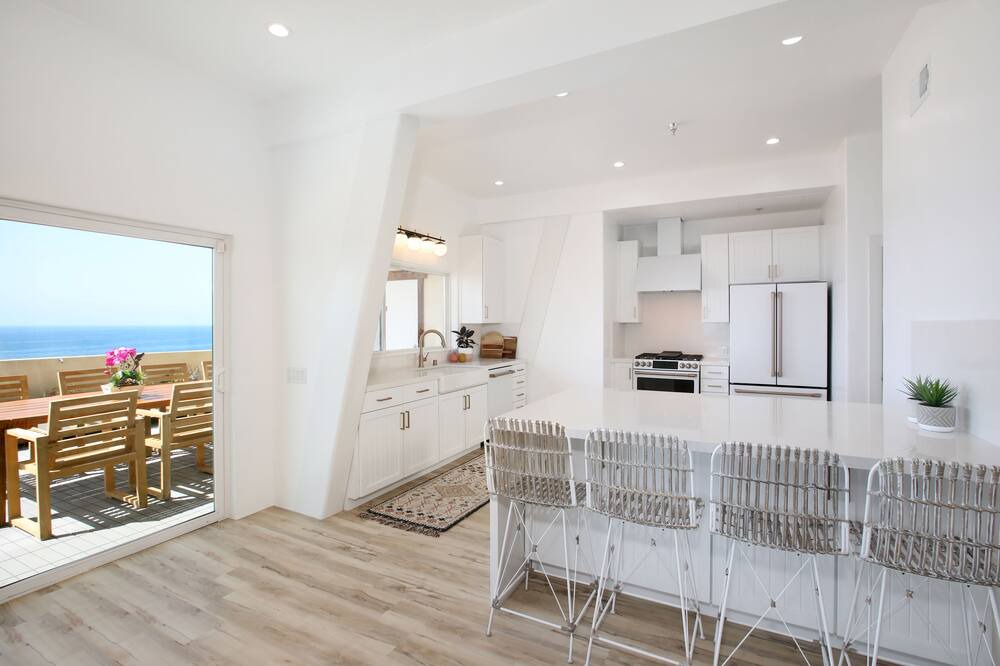 Photo of Kitchen in Eastern Malibu