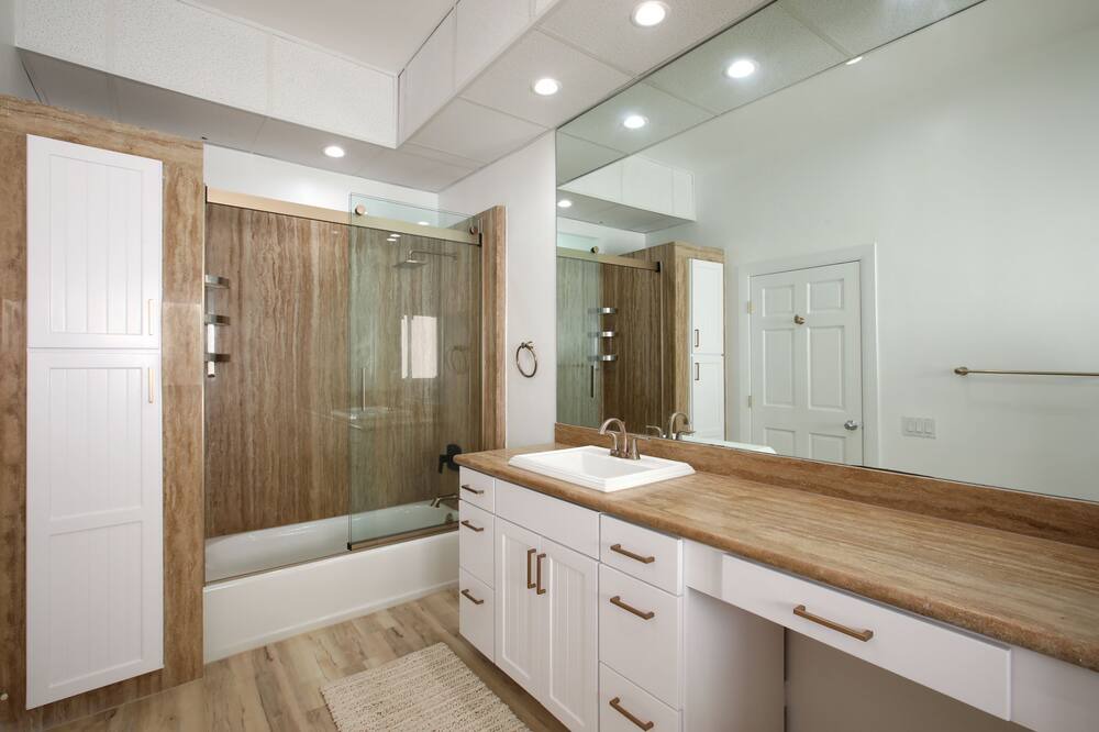 Photo of Bathroom in Eastern Malibu