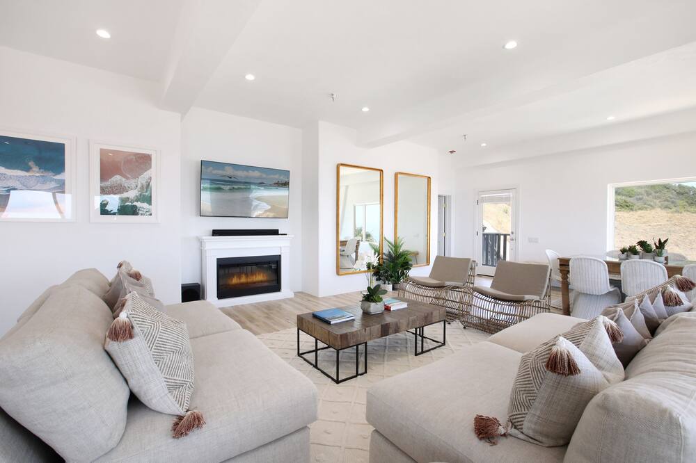 Photo of Livingroom in Eastern Malibu