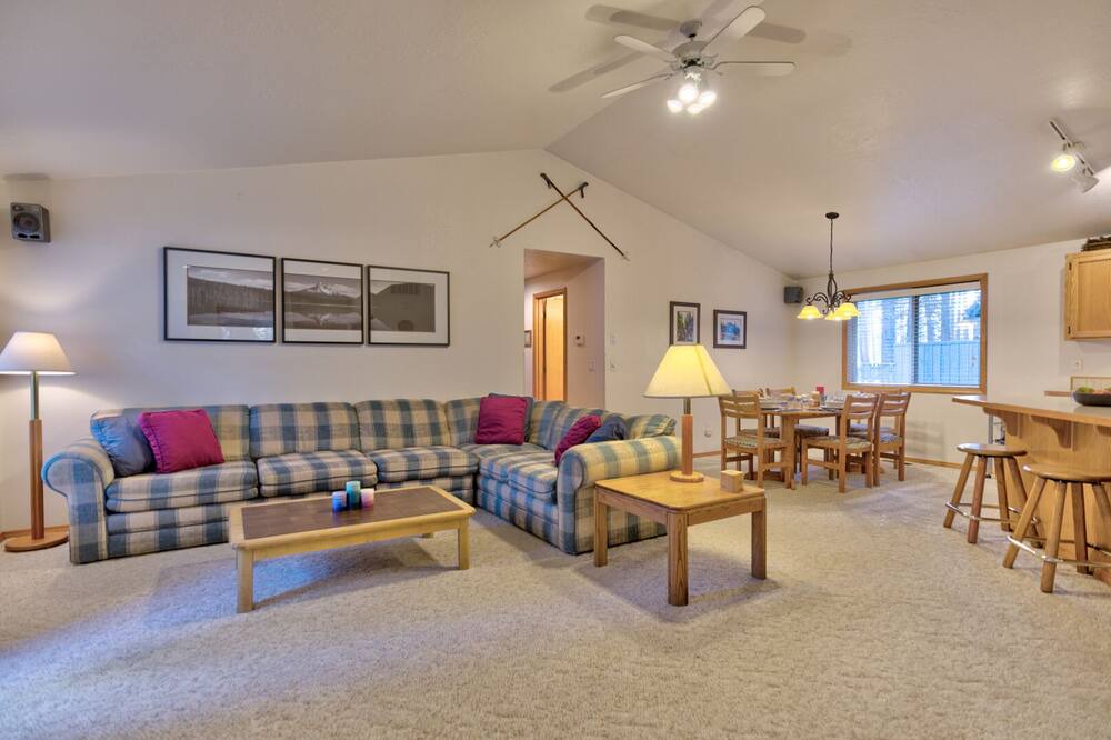 Photo of Livingroom in Sunriver