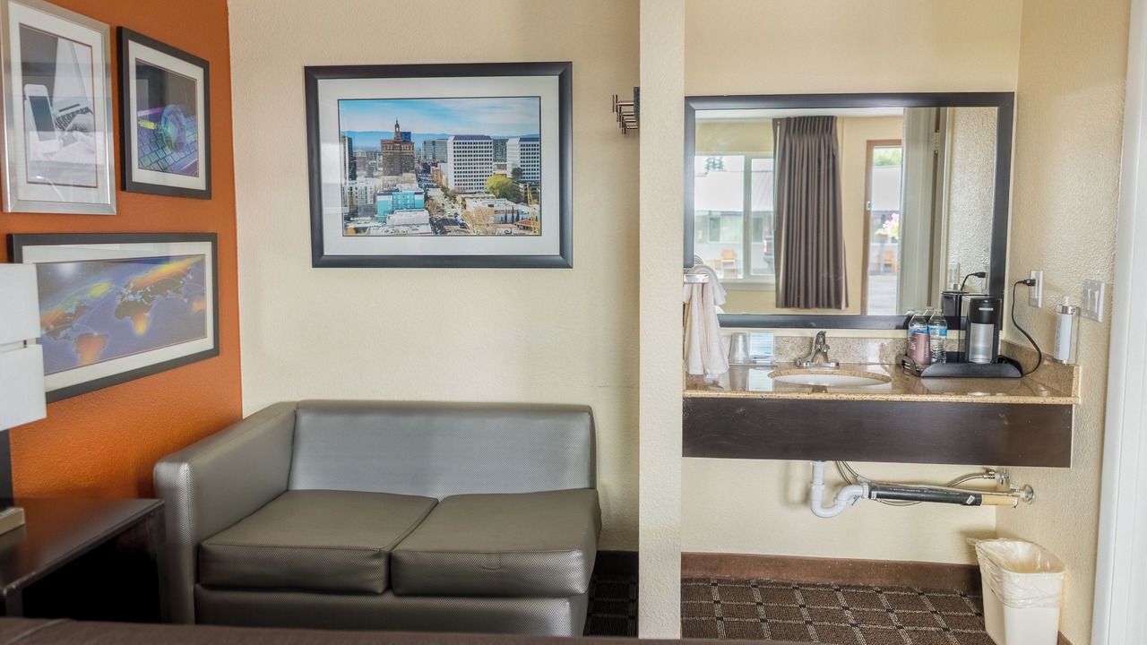 Photo of Bedroom in Lakeview