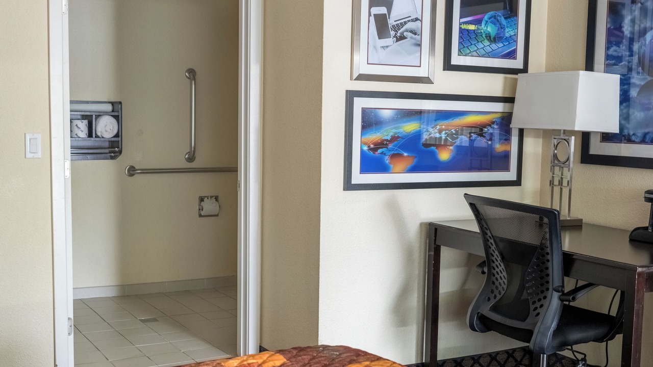 Photo of Bedroom in Lakeview