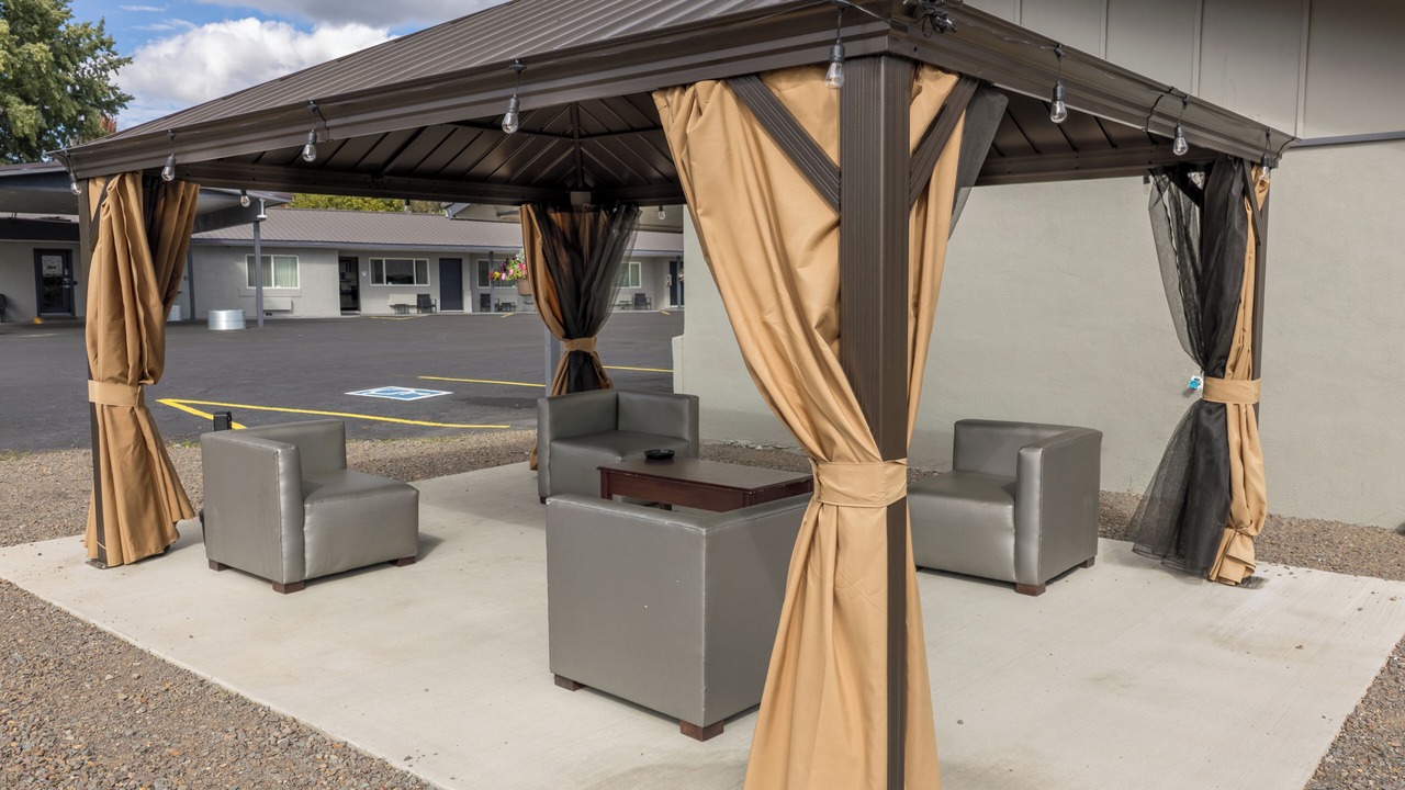 Photo of Outdoor in Lakeview