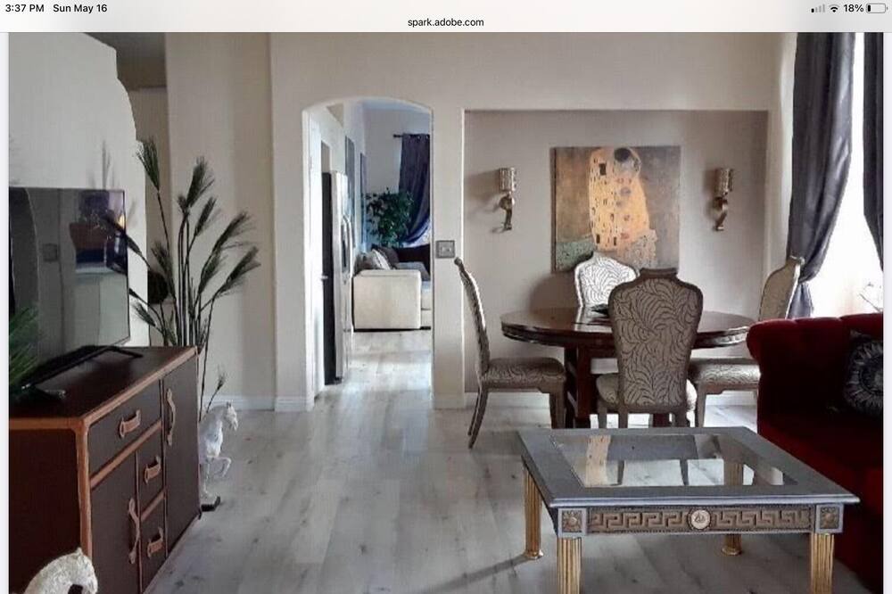 Photo of Livingroom in Summerlin