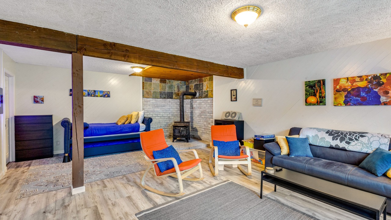 Photo of Livingroom in Langley