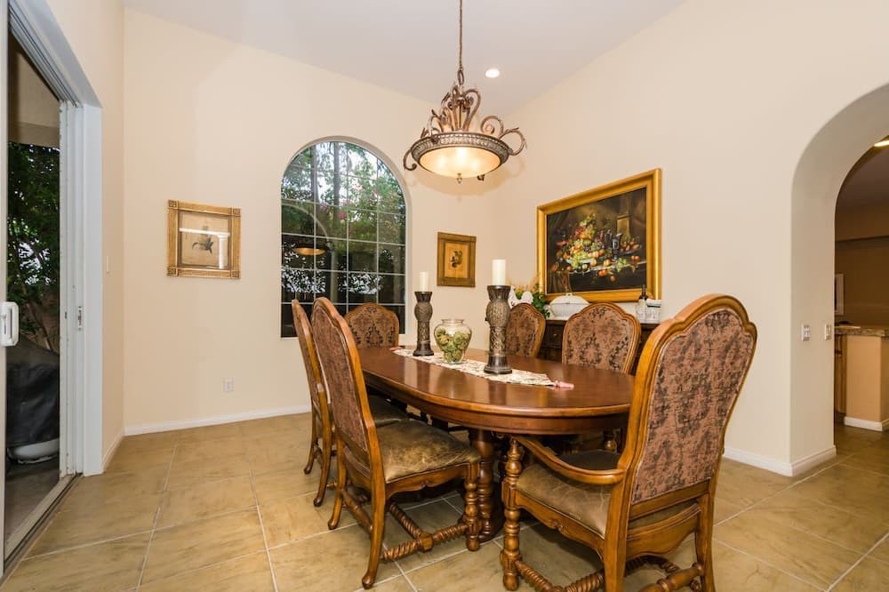 Photo of Livingroom in Sunrise Vista Chino
