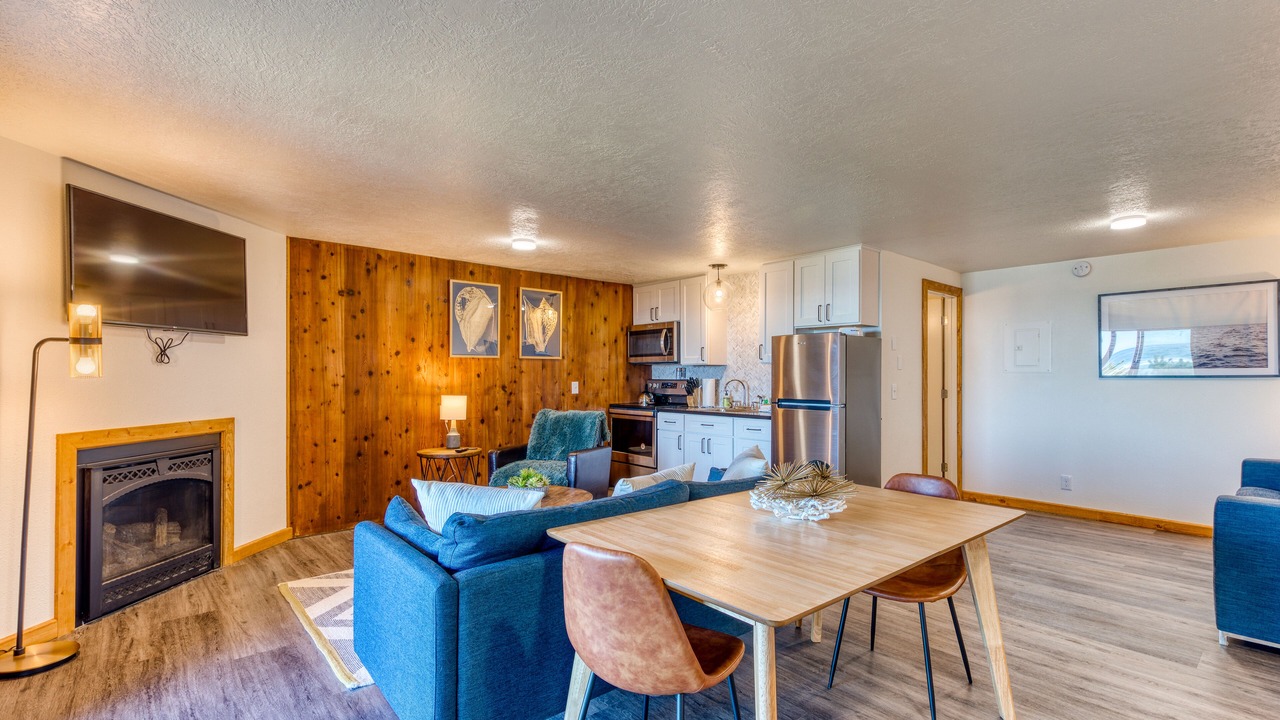 Photo of Livingroom in Edgewater Shores
