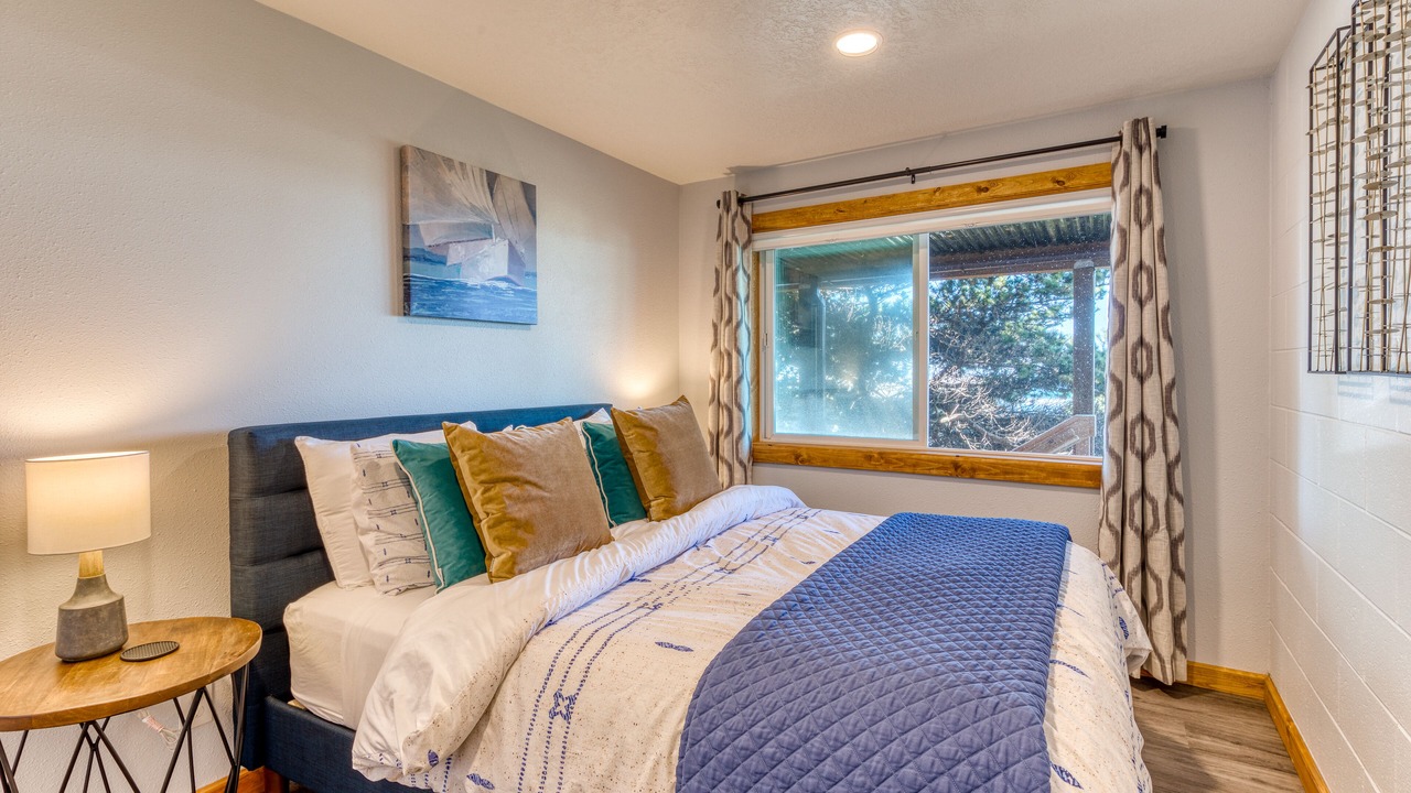 Photo of Bedroom in Edgewater Shores