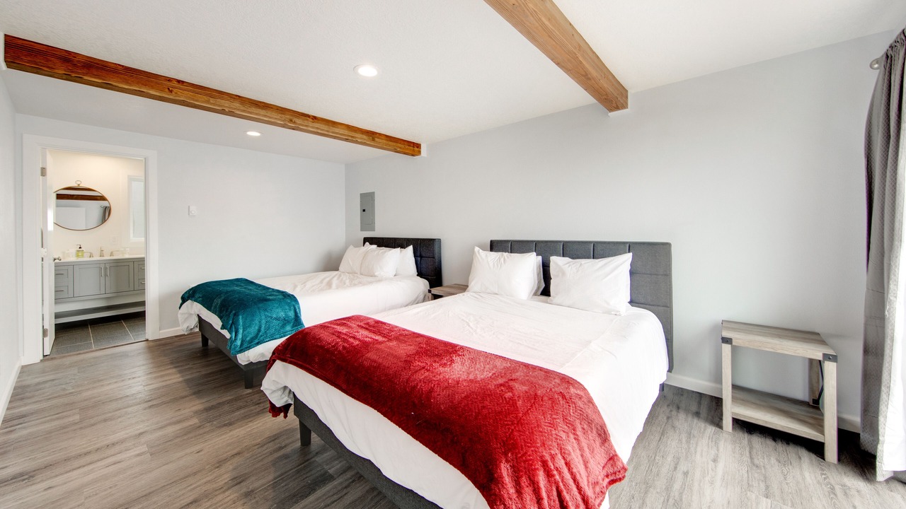 Photo of Bedroom in Edgewater Shores
