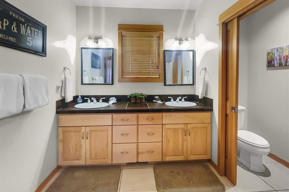 Photo of Bedroom in Sisters