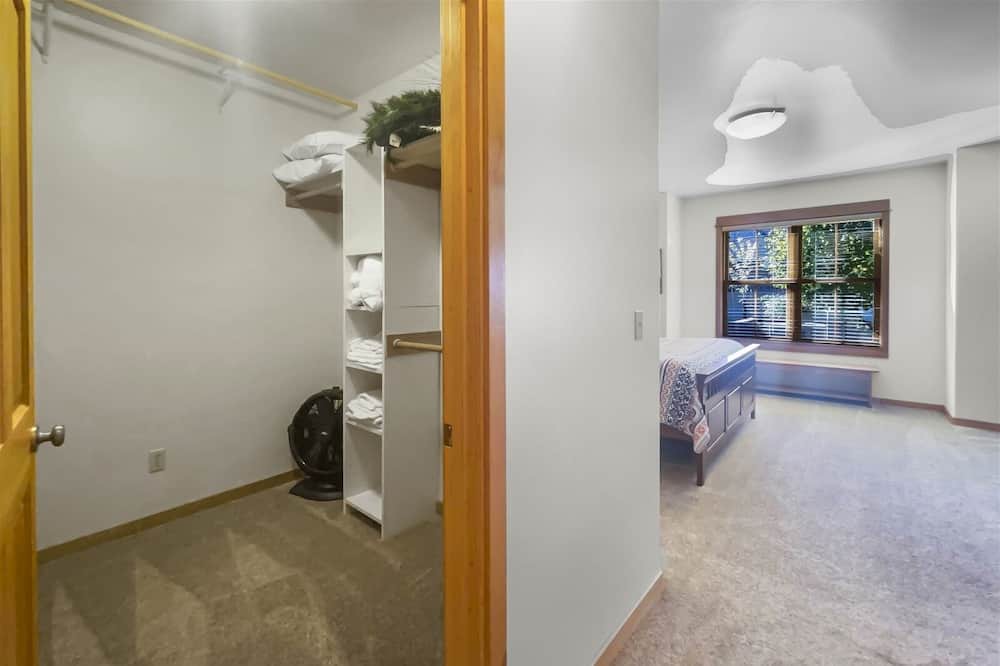 Photo of Bedroom in Sisters