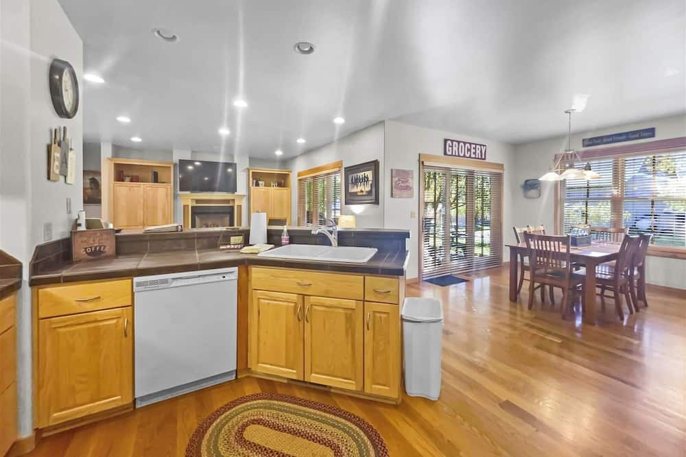 Photo of Kitchen in Sisters