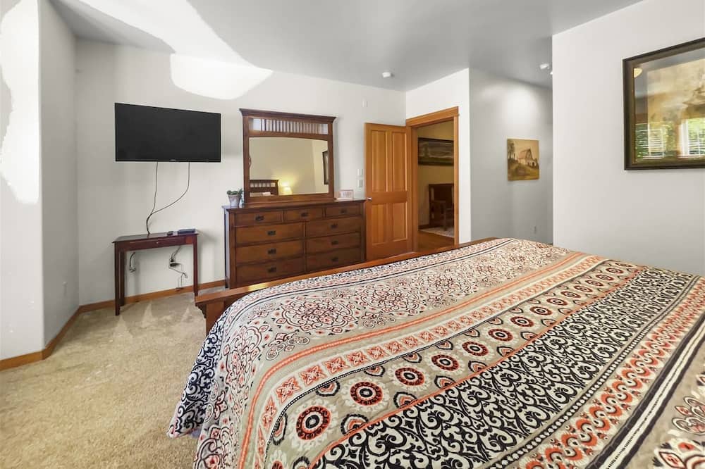 Photo of Bedroom in Sisters