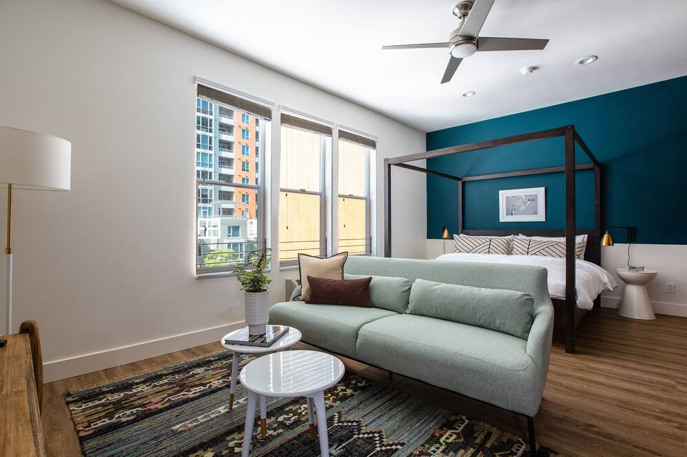 Photo of Livingroom in Downtown San Diego