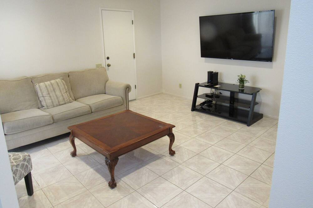 Photo of Livingroom in Yorba Linda