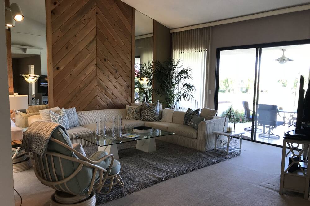 Photo of Livingroom in Rancho Mirage