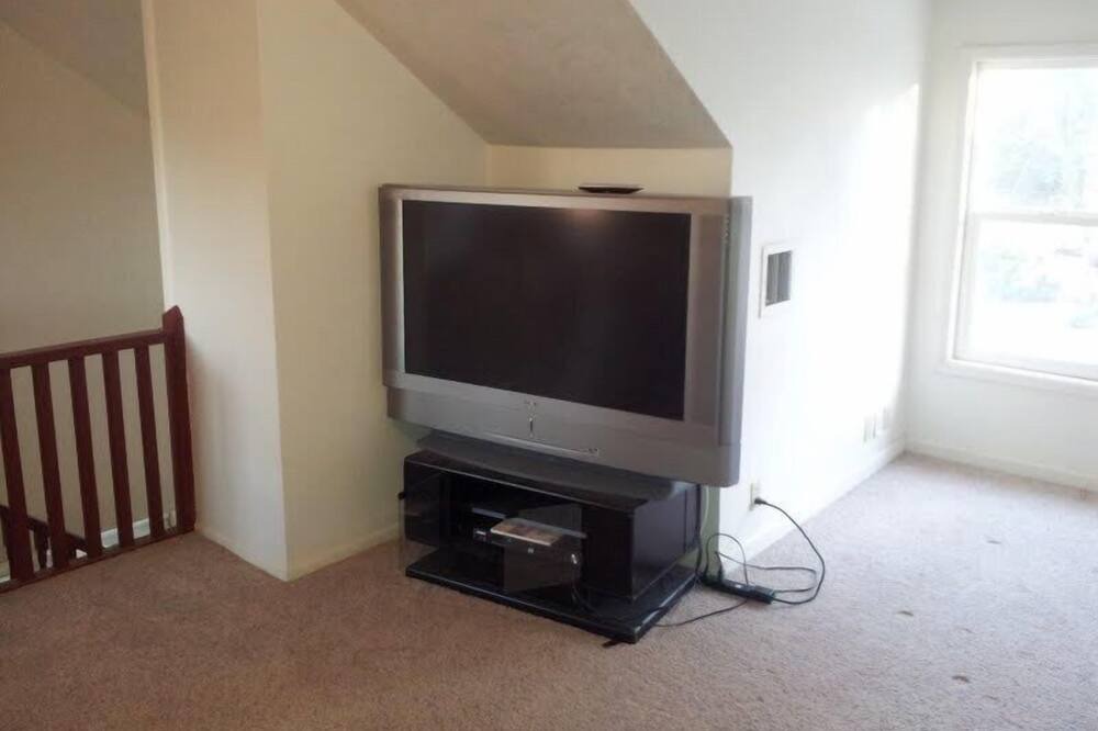 Photo of Bedroom in Hurricane