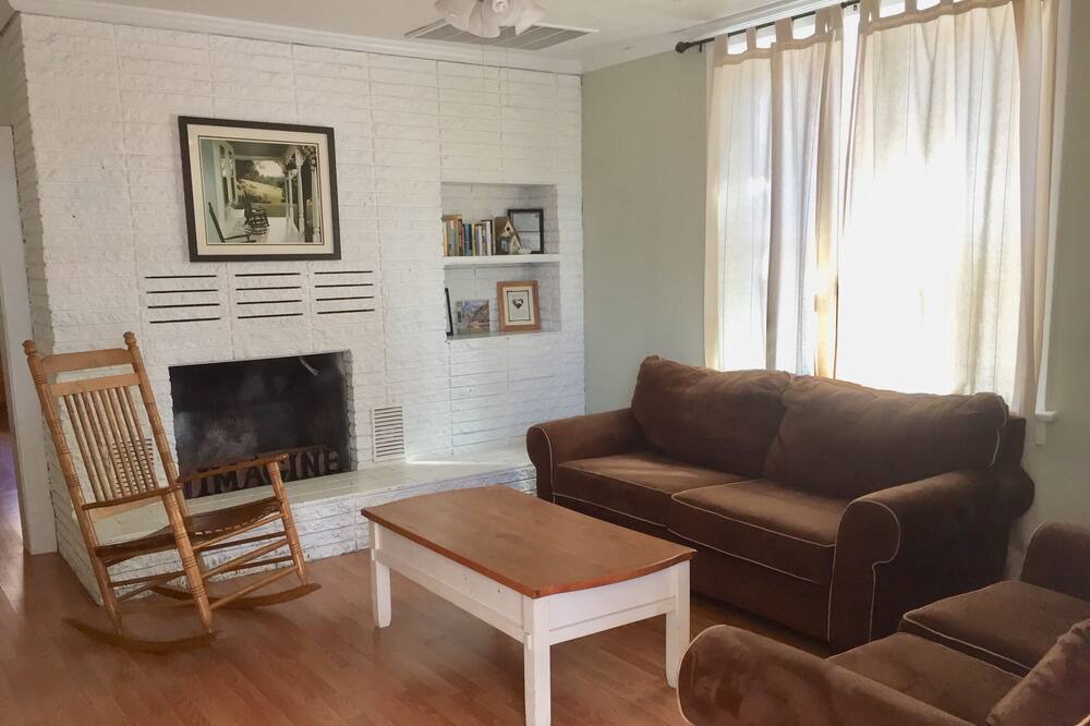 Photo of Bedroom in Hurricane