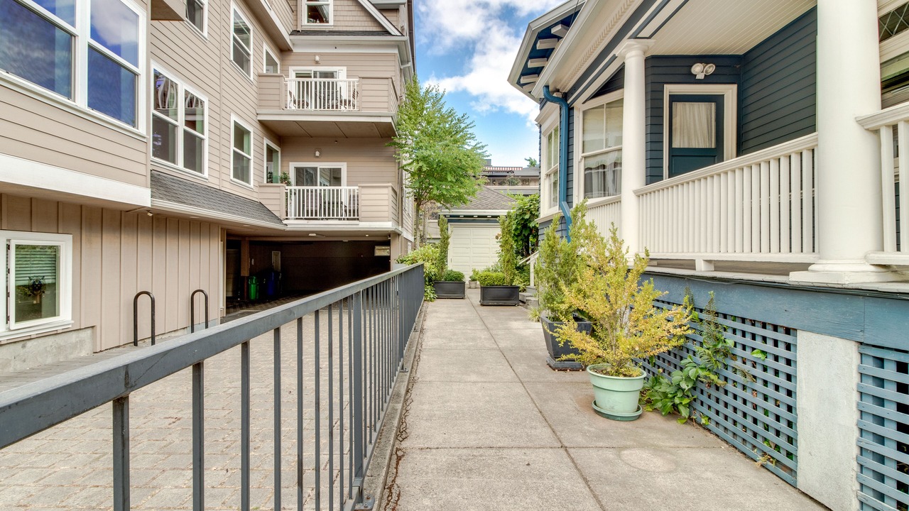 Photo of Outdoor in Uptown
