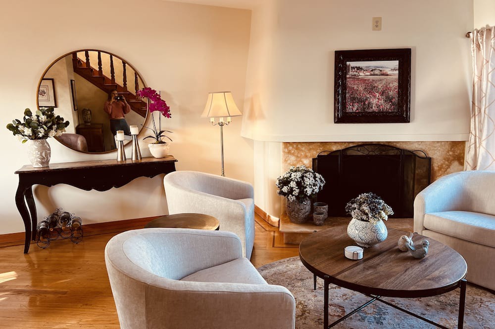 Photo of Livingroom in Pacific Palisades