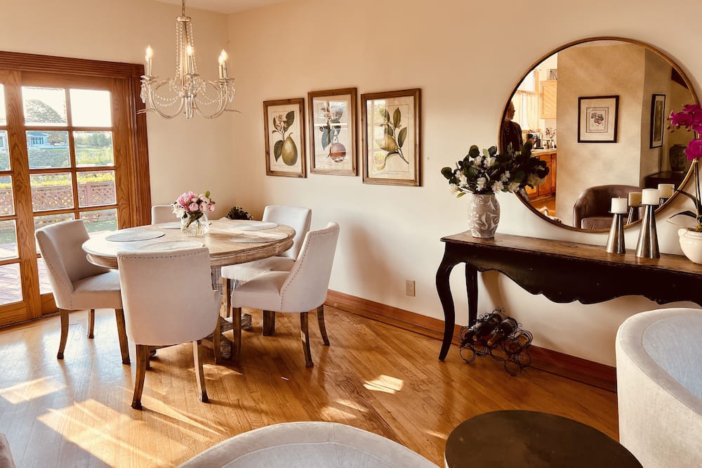 Photo of Bedroom in Pacific Palisades
