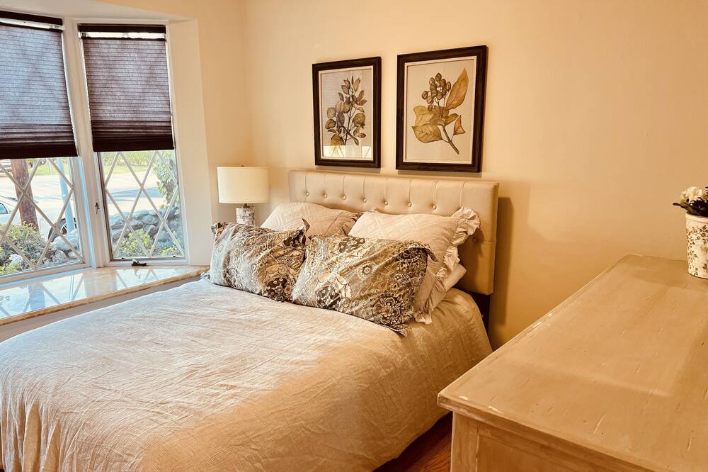 Photo of Bedroom in Pacific Palisades