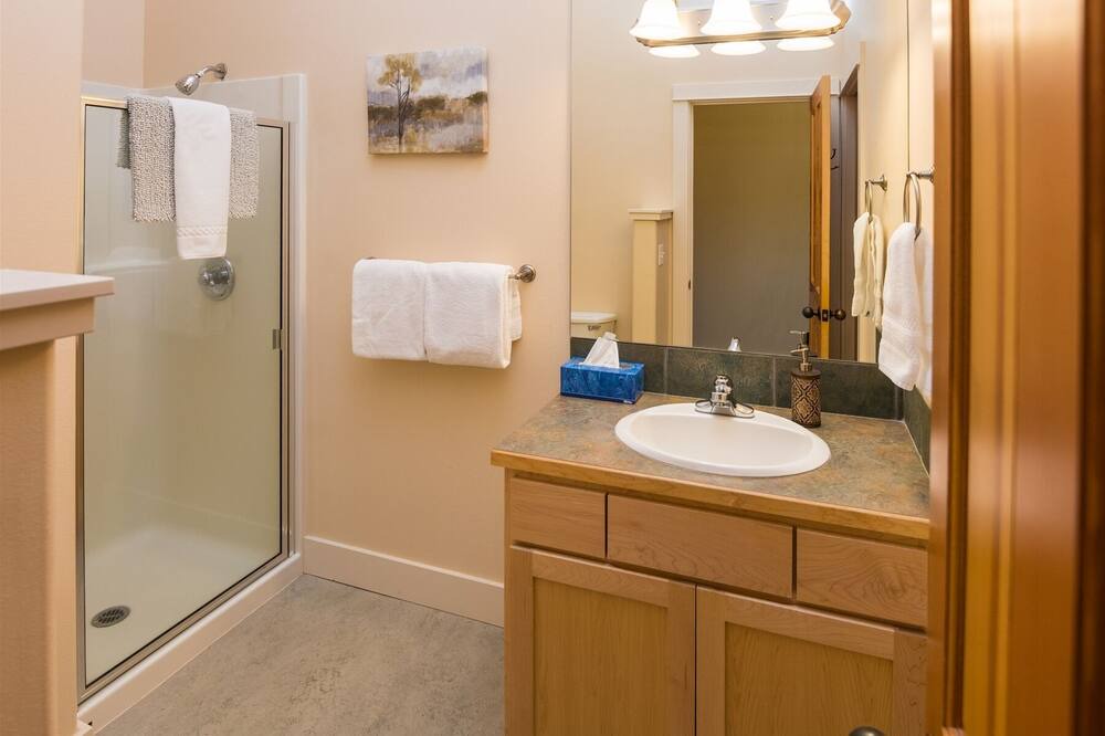 Photo of Bathroom in Sisters