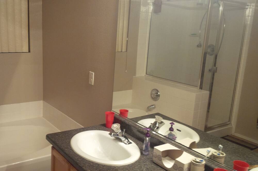 Photo of Bathroom in Centennial Hills