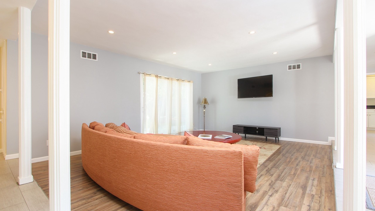 Photo of Livingroom in Chatsworth