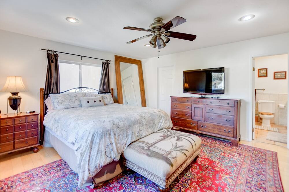 Photo of Bedroom in La Jolla Shores