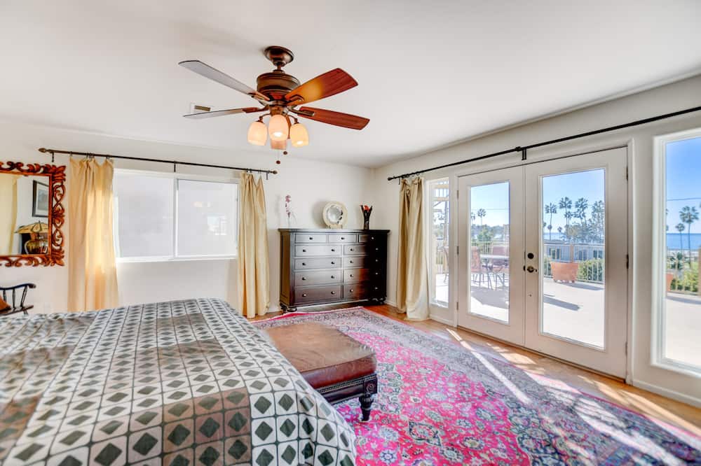 Photo of Bedroom in La Jolla Shores