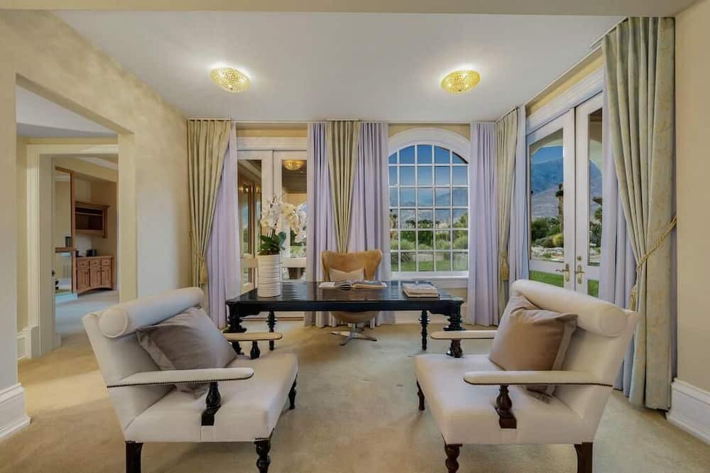 Photo of Livingroom in Palm Springs