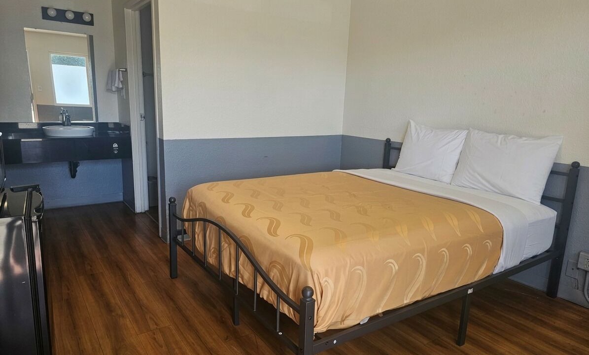 Photo of Bedroom in Raisin