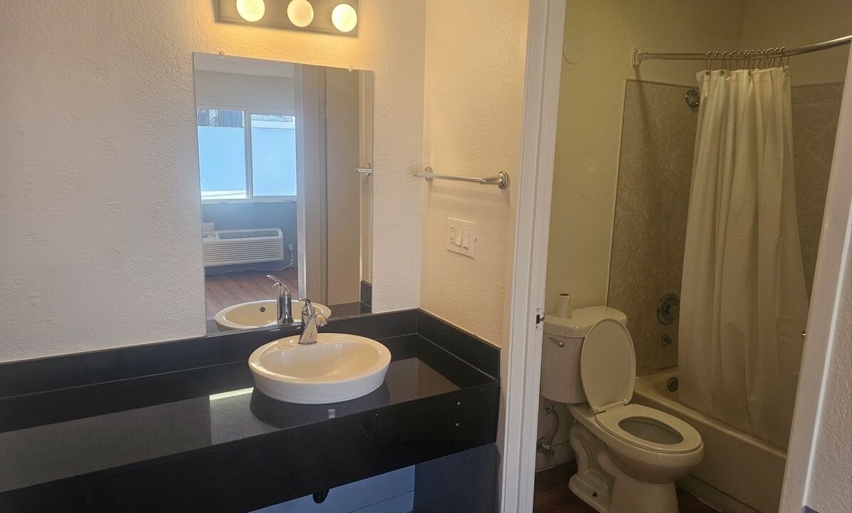 Photo of Bathroom in Raisin