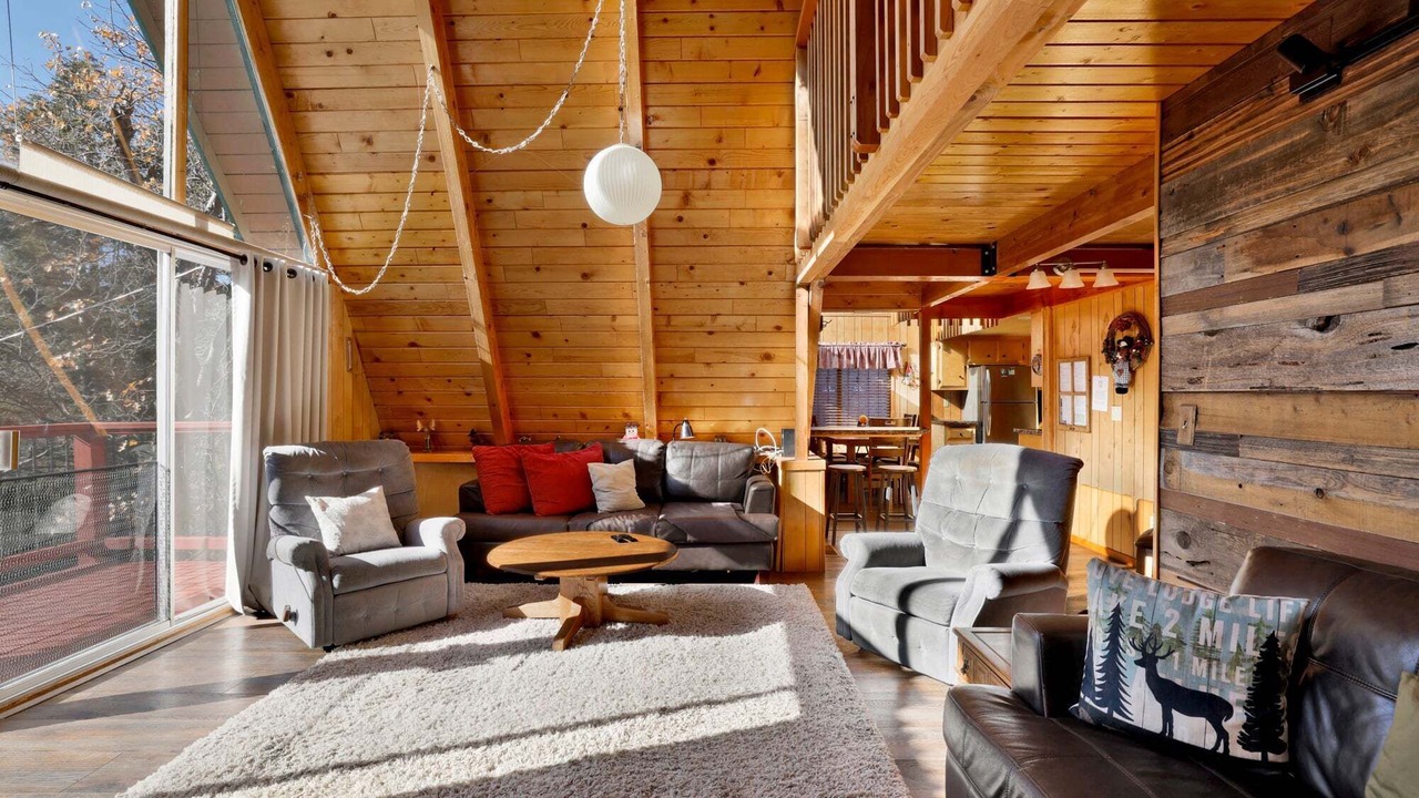 Photo of Livingroom in Upper Moonridge