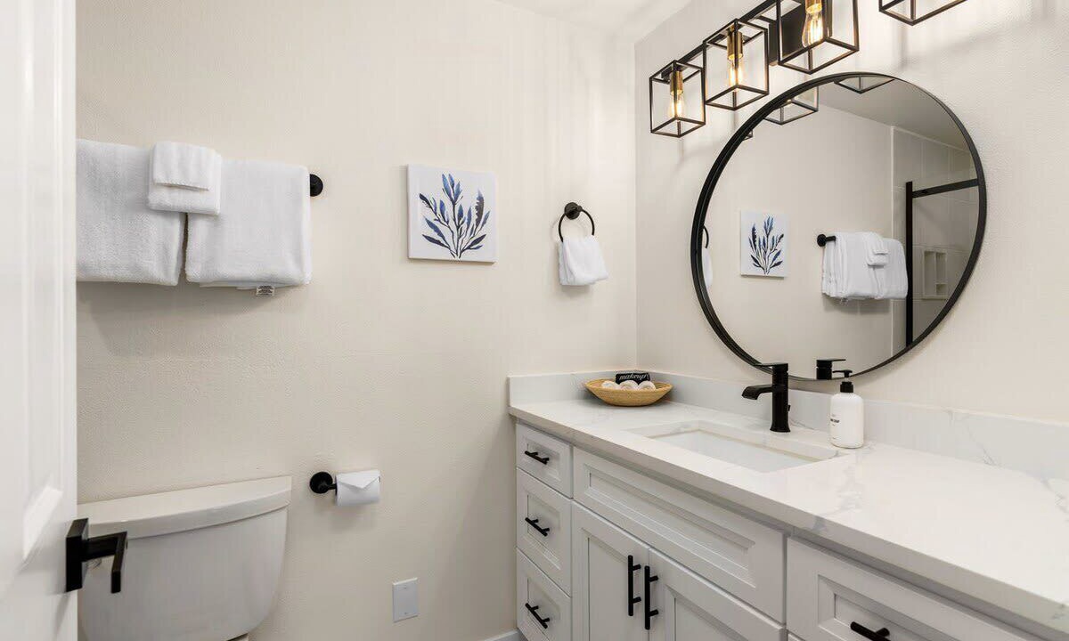 Photo of Bathroom in Oak Harbor