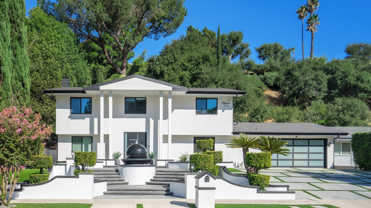 Photo of Outdoor in Woodland Hills