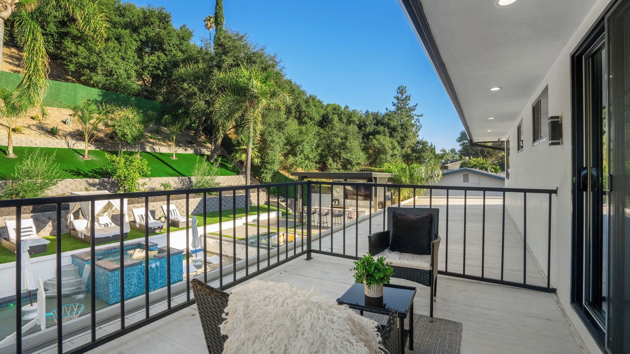 Photo of Outdoor in Woodland Hills