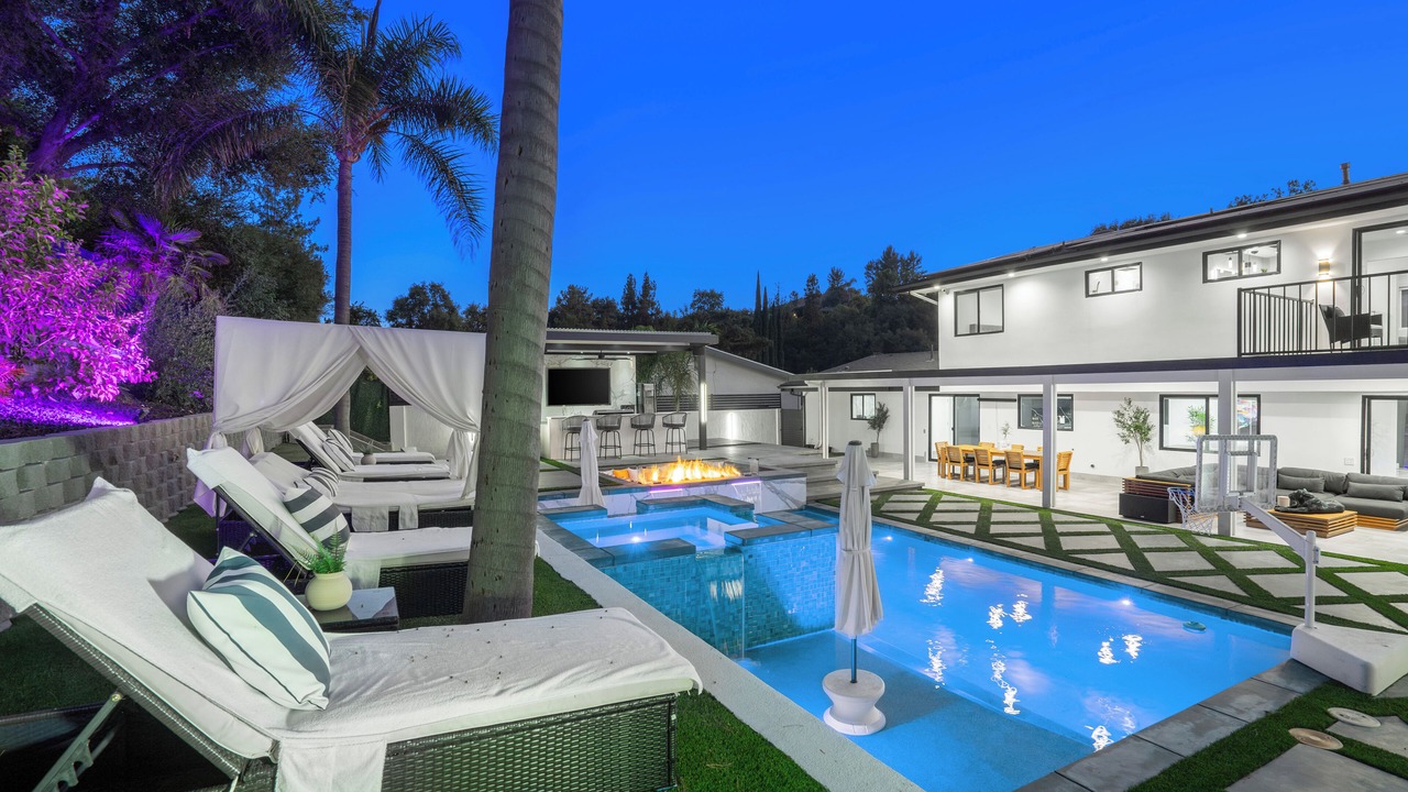 Photo of Outdoor in Woodland Hills