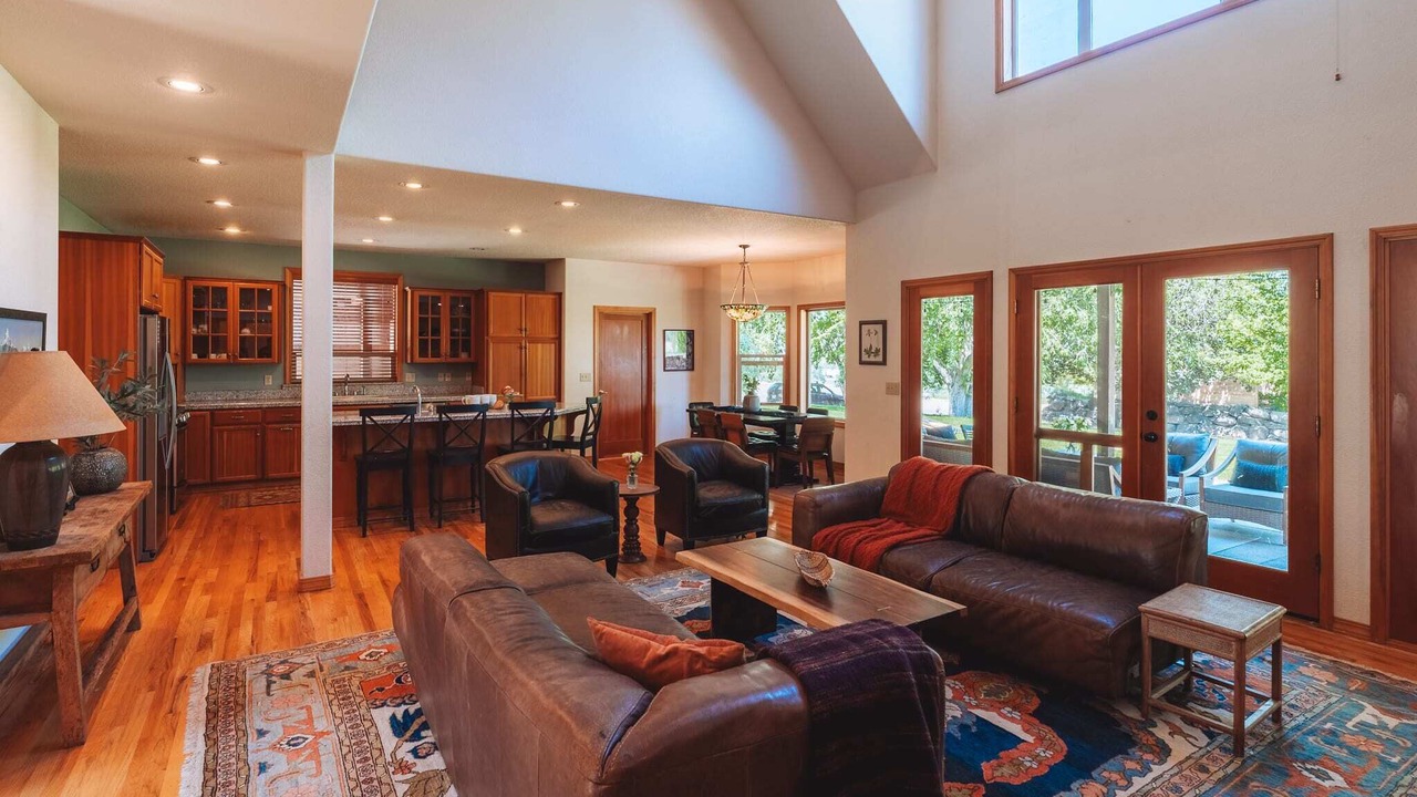 Photo of Livingroom in Ashland