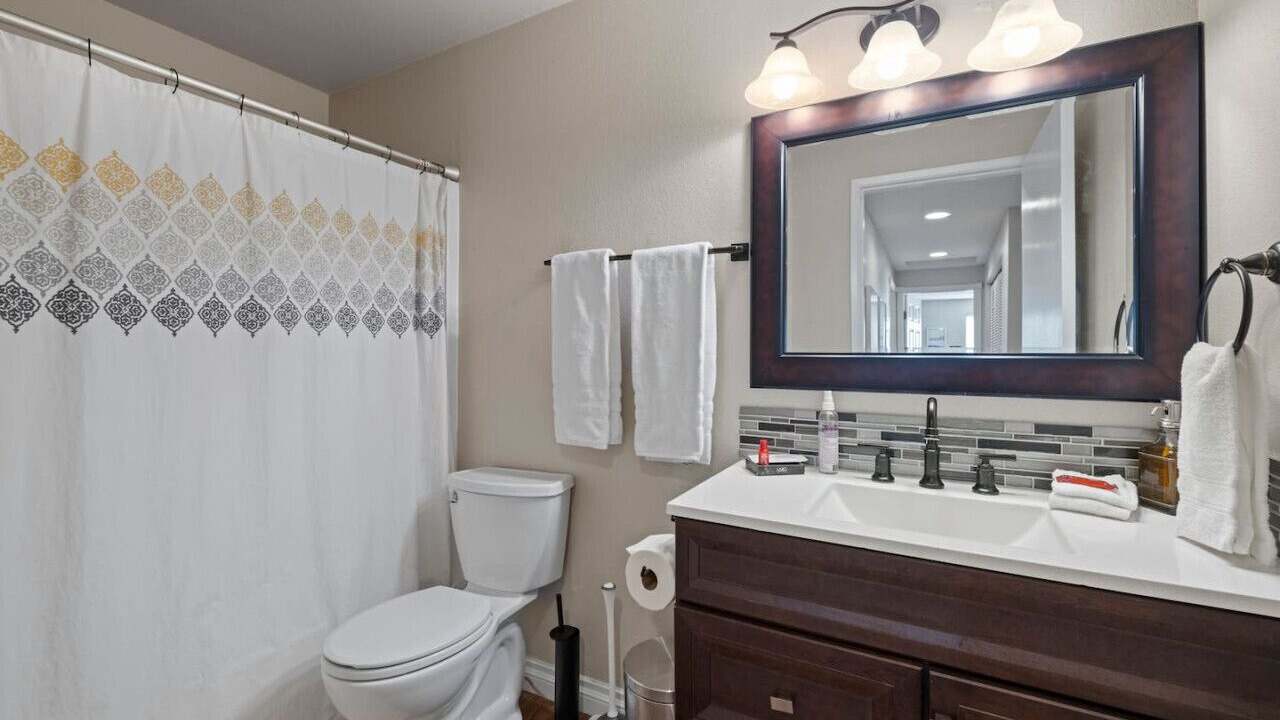 Photo of Bathroom in Benton City
