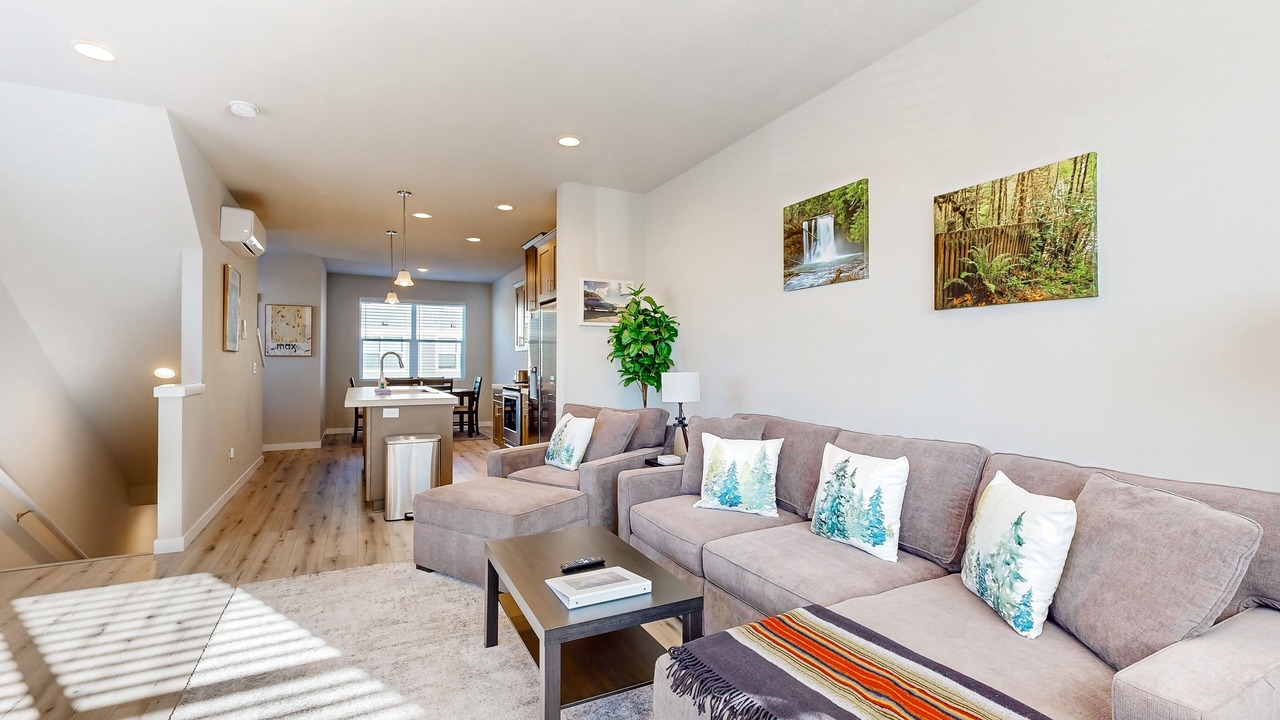 Photo of Livingroom in Troutdale