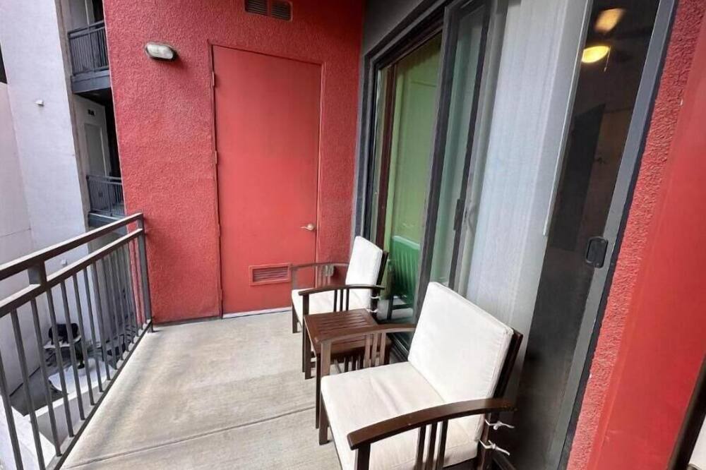 Photo of Patio Balcony in Warner Center