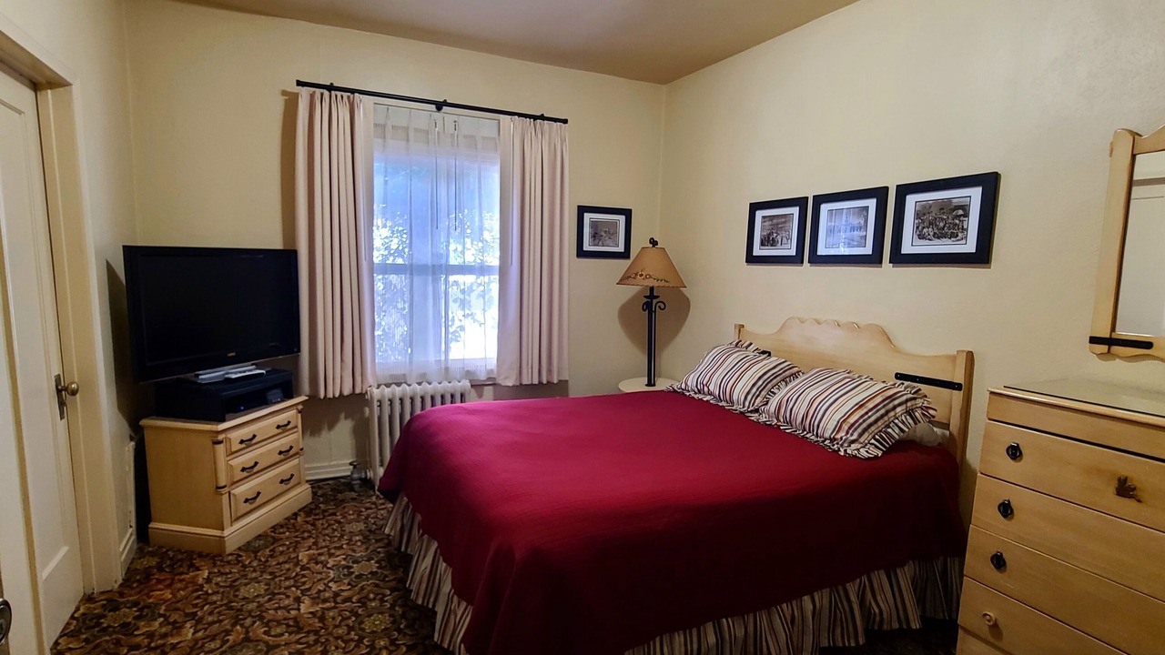 Photo of Bedroom in Lone Pine