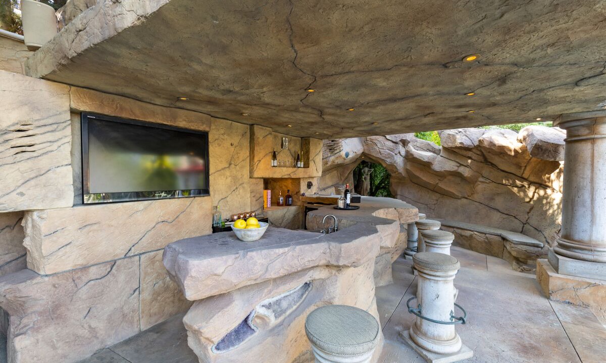 Photo of Outdoor in Woodland Hills
