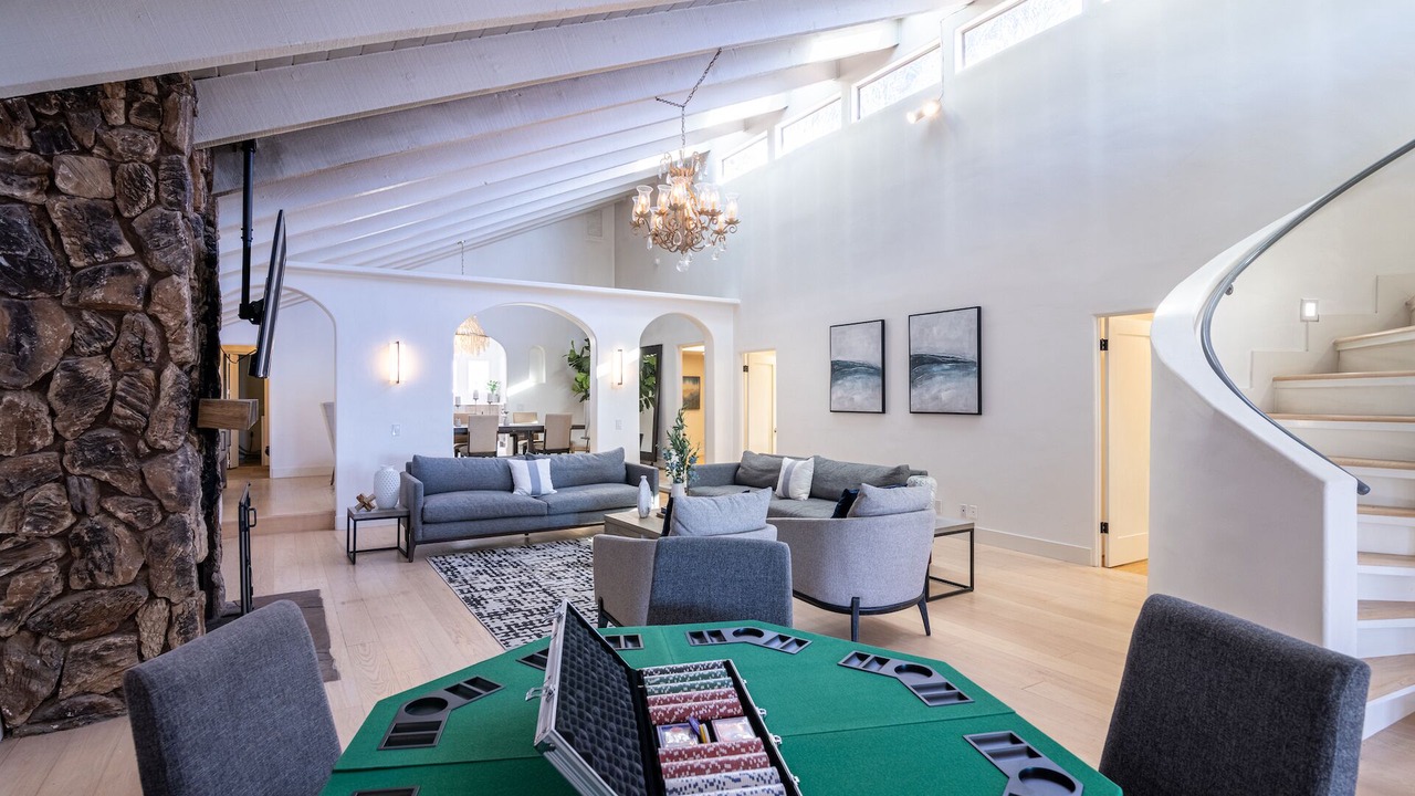 Photo of Livingroom in Eastern Malibu